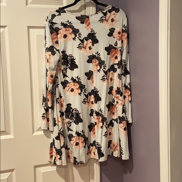 NWOT Floral Dress ❗️ - Picture 6 of 6
